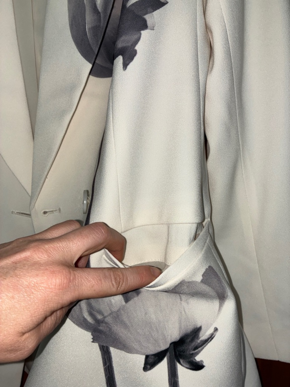 Express Ivory off white Blazer with Black and grey Floral design size medium - Picture 3 of 8